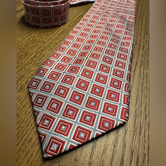 Canali 100% Silk Tie (made in Italy) - Picture 6 of 10